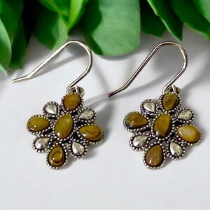 Flower shaped brown stone & silver tone wire earrings